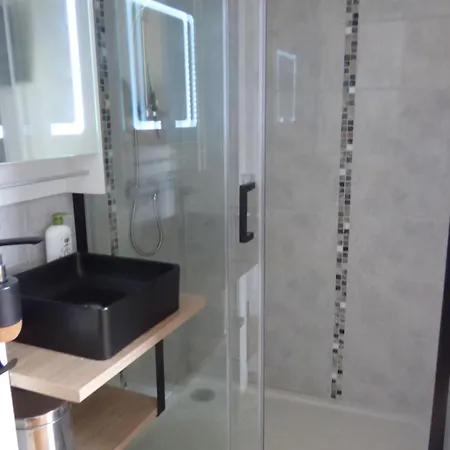 Δωμάτια σε οικογενειακή κατοικία 